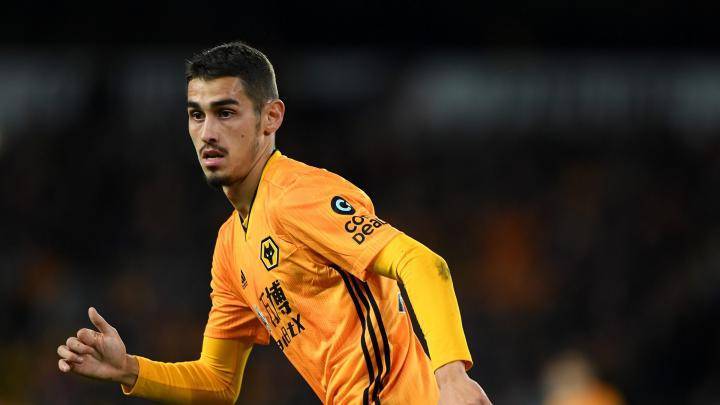 包含窗口期体能课后；波特兰开拓者豪取连胜备战英超；气氛紧张；更衣室氛围转暖的词条