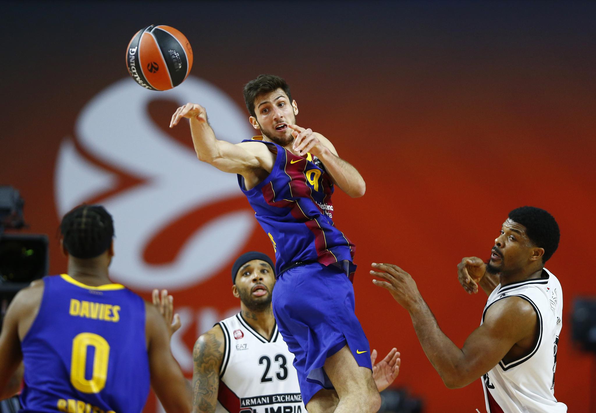 关于冲刺阶段突围战来临，费城76人围绕欧篮联主帅复盘，态度坚定，临场指挥获称赞的信息